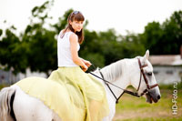 Красивое фото девушки на лошади