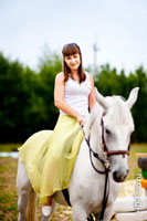 Красивое фото девушки с лошадью