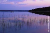 Цветной красивый карельский  фото пейзаж с лодкой на водной глади. Вечер, озеро Кайналайнен