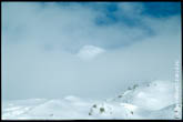 Фото в снежной дымке вершины Эльбруса