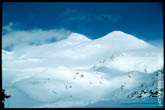 Слайдовое фото двух горных вершин Эльбруса в хорошую, солнечную погоду