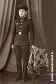 Старое фото советского сержанта в полный рост в разрешении 2100 на 3160 пикселей