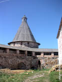 Фото башни и стен Соловецкого монастыря