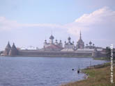 Стены, башни и купола соборов Соловецкого монастыря крупным планом