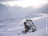 Фото солнечного зимнего горного пейзажа Приэльбрусья